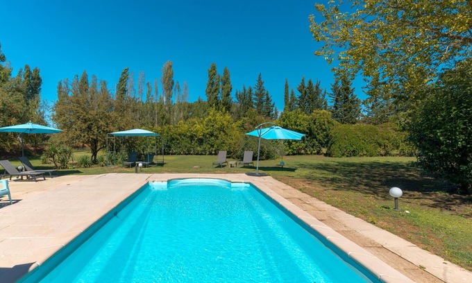 Roussillon Cabaña | Gîte 'Domaine Plan Des Devens Tendresse' with shared pool, Wi-Fi and air conditioning