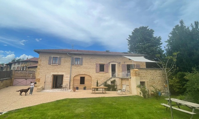 Frontenas Apartamento | Gite DU Lavoir Gîte de Charme en Beaujolais, au Pays des Pierres Dorées - PMR