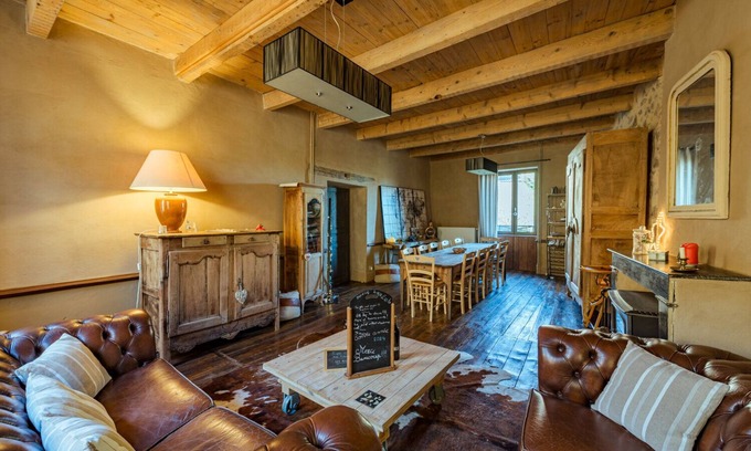 Peyrusse-le-Roc Casa | Gîte du Roc village house restored with charm and authenticity
