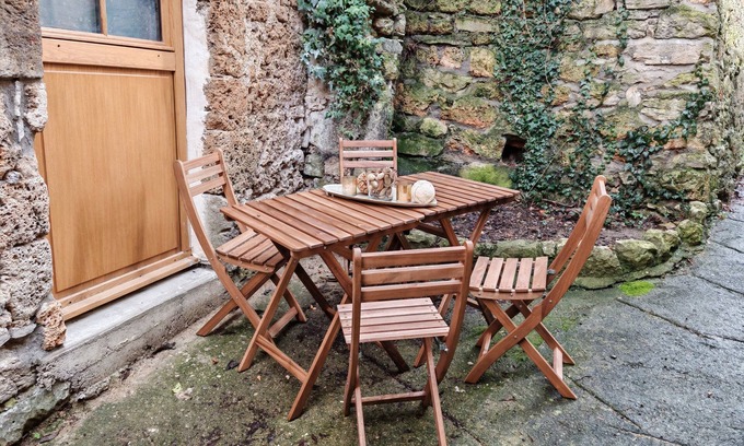 Saint-Georges-de-Luzencon Casa | Gîte Mandaline Village house with jacuzzi for 4 pers. 2 bedrooms, 2 bathrooms