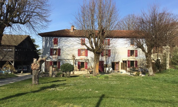 Saint-Pierre-de-Cherennes Casa | Gîte in a tastefully renovated 17th century country house.