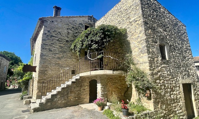 Saint-Privat-de-Champclos Casa | Gîte 6 pers, terrace, 12km from the Ardèche gorges, at the gateway to the Cévennes