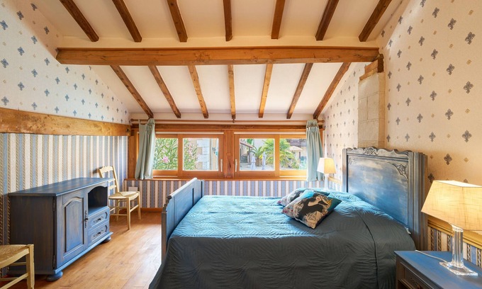Saint-Sulpice-de-Roumagnac Casa | Gîte 'La Bergerie' with shared pool, private terrace and Wi-Fi