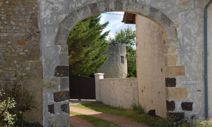 Sainte-Gemme-en-Sancerrois Cabaña | ---- Casa rural Des Moineaux en un lugar llamado Sillas ---