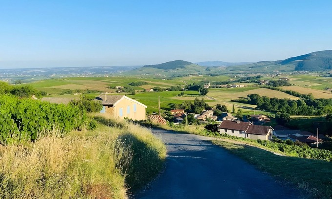Lantignie Cabaña | Gîte 'Gite De Clairette Et Nono' with Private Terrace and Wi-Fi