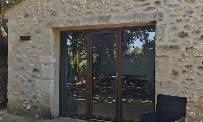 Solerieux Cabaña | Gîte 'Gite De La Colline - 3 Pers' con piscina compartida, Wi-Fi y aire acondicionado