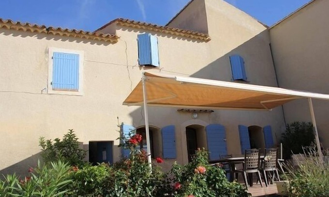 Peypin-d'Aigues Apartamento | Casa rural en una propiedad de 12 hectáreas entre 5 casas de campo en el Luberon con piscina