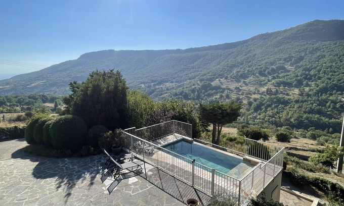 Rochessauve Casa | Gîte in Ardèche with swimming pool and magnificent view of the valley