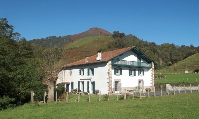 Bidarray Casa | Casa rural en el País Vasco: espaciosa casa de vacaciones cerca de montañas y playas