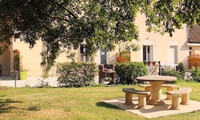 Ouzouer-sur-Trezee Apartamento | Gite in the Loiret, near the Loire, on the banks of the Briare canal.