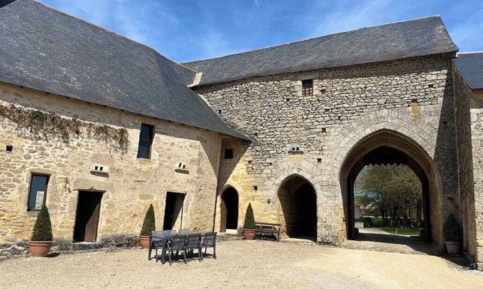 Terranjou Otro | Gite Indépendant au Château de Villeneuve au Cœur D'un Jardin Labellisé