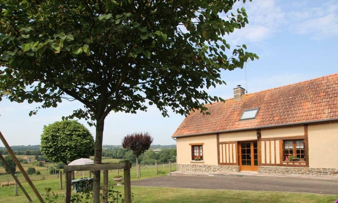Isigny-le-Buat Casa | Casa rural Isigny-le-Buat, 2 dormitorios, 5 personas