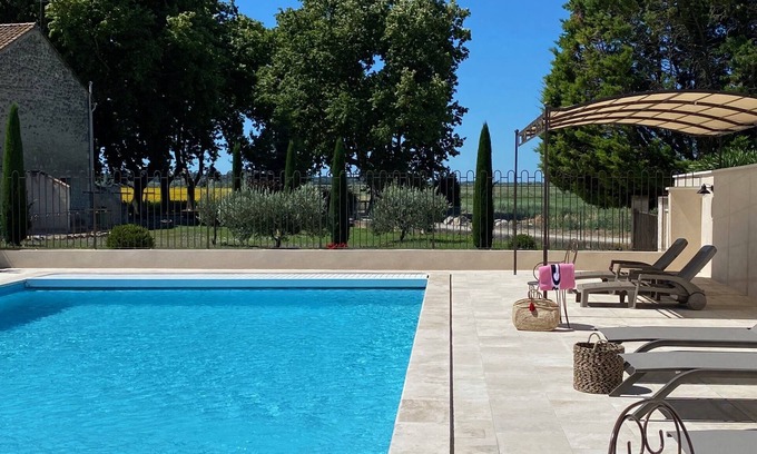 Fontvieille Cabaña | 3 *** Casas rurales con piscina en un Mas provenzal en el corazón de Provenza