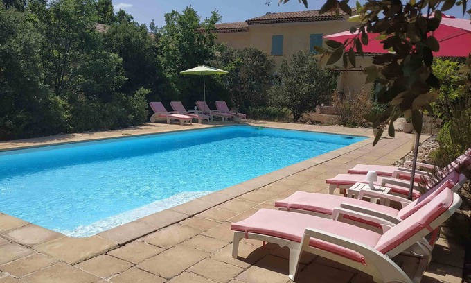 Regusse Cabaña | Gîte l'olivier in the heart of the verdon, 15 minutes from the lower gorges and 30 minutes from the lakes.