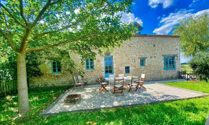 Conne-de-Labarde Casa | Gite "La Grange aux Oiseaux" Domaine de Fonpeyroune