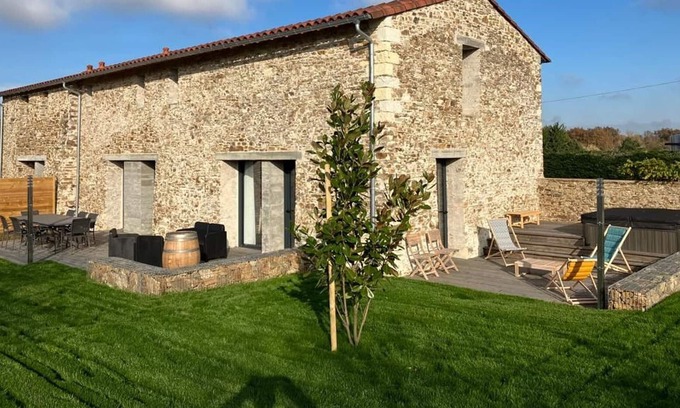 La Haie-Fouassiere Casa | Casa rural La Haie-Fouassière, 4 dormitorios, 8 personas