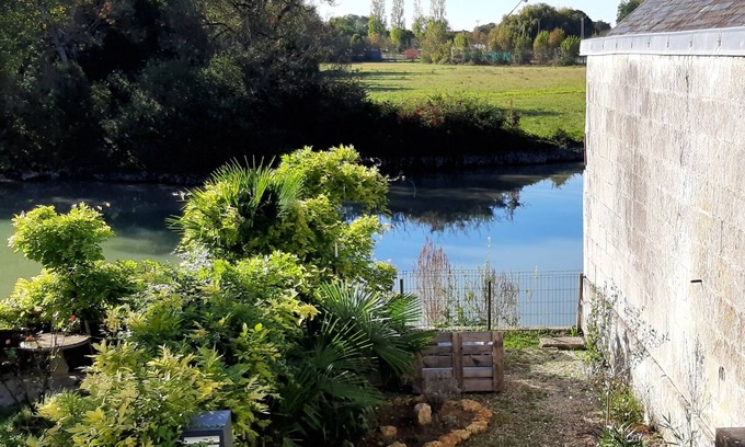 Saint-Savinien Casa | Gîte "La P'tite Jeannette", between land and sea, on the banks of the Charente.