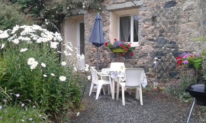 Graces Cabaña | Gite la Roseraie in the countryside 30mn from the sea