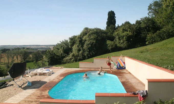 Montfermier Cabaña | Albergue Lavalade es una hermosa casa de campo en un entorno rural.