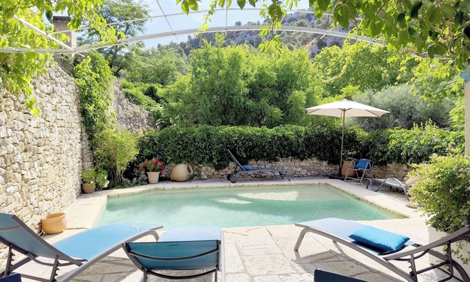 Robion Casa | Casa de carácter en Robion 35 m² para 2 a 3 personas con piscina compartida