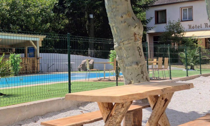 Le Breuil Apartamento | Gîte Le Creusot-Bourgogne with swimming pool - Ground floor with PMR access
