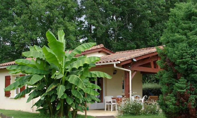 Savignac-de-Miremont Cabaña | Gite LE HIBOU with garden and swimming pool covered terrace