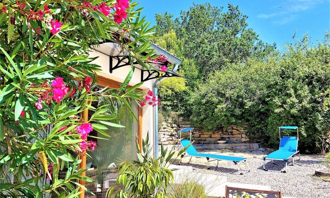 Villeneuve-de-Berg Casa | GITE LES GEAIS**** PRIVATE JACUZZI and PRIVATE GARDEN