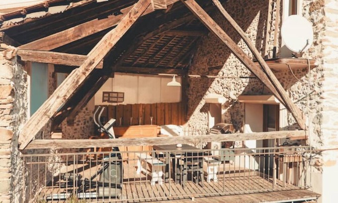 Pontcharra Casa | Gite located between lake and mountains, close to small tourist town.