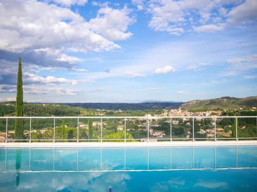 Joyeuse Casa | gite location climatisé avec Piscine commune en Ardèche
