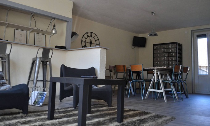 Le Creusot Casa | Gïte Maela el taller, estilo indebida en Ceusot para 8 personas