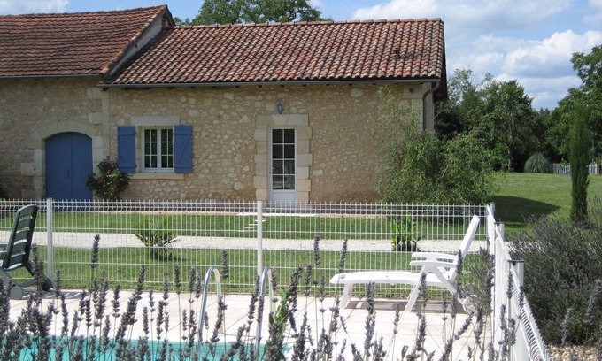Sourzac Cabaña | casa rural de las peyras con piscina