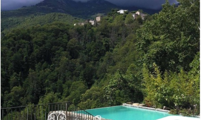 Carcheto-Brustico Casa | Gîte overlooking two valleys, in a park with spa, swimming pool, barbecue trampoline