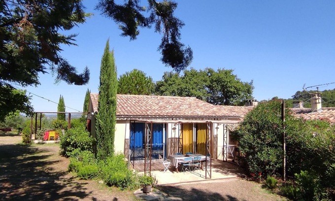 Entrechaux Apartamento | Gîte Romarin, between vineyards and olive groves.