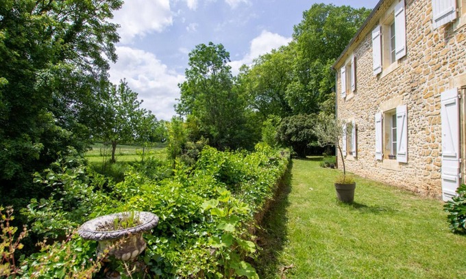 Saint-Medard-d'Excideuil Cabaña | Gite Saint-Médard-d'Excideuil, 6 bedrooms, 12 persons
