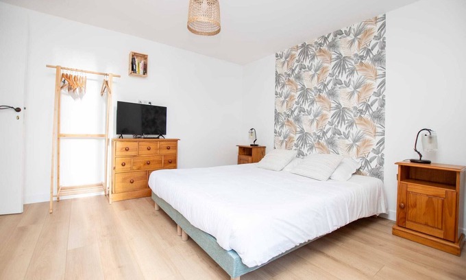 Pujaudran Cabaña | Gîte Saint-Jacques-de-Compostelle, 2 rooms, 2 bathrooms, very cool in summer, very large terrace 1 to 4 people - shared outdoor pool - private jacuzzi optional