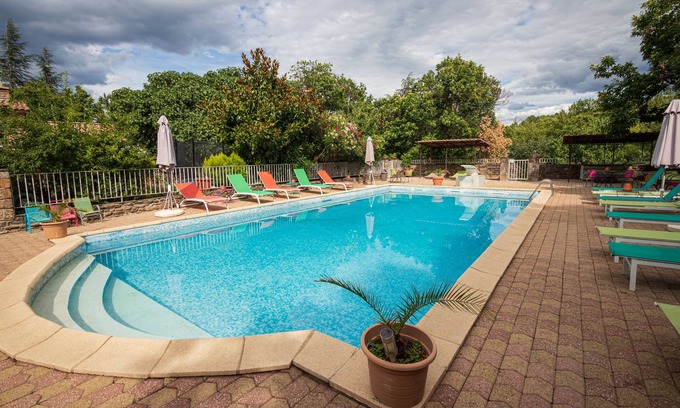 Gravieres Otro | Gite sleeps 2/4 in the large XVIIIth century building of an estate with swimming pool