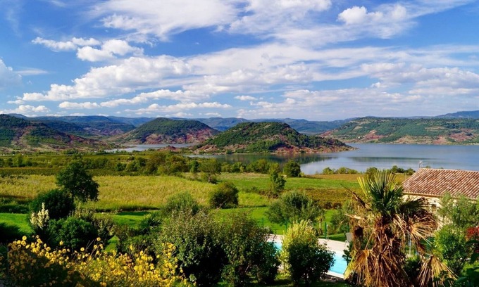 Liausson Casa | Gîtes *** con terraza y jardín frente al lago Salagou