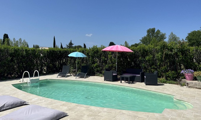 Camaret-sur-Aigues Apartamento | Gite terrace tropézienne shared swimming pool