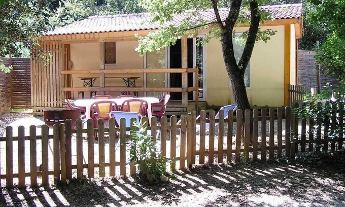 Vers-Pont-du-Gard Chalet De Esquí | Gite Topaze Vers Pont du Gard en Provence, river and swimming pool