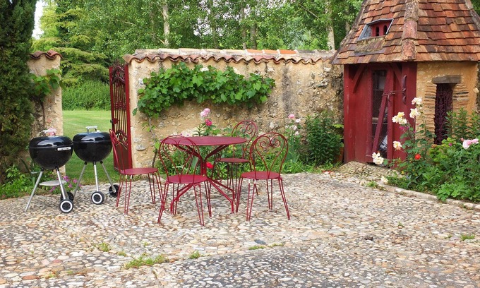 Villamblard Casa | Gite Vert, 2 room apartment located on the first floor