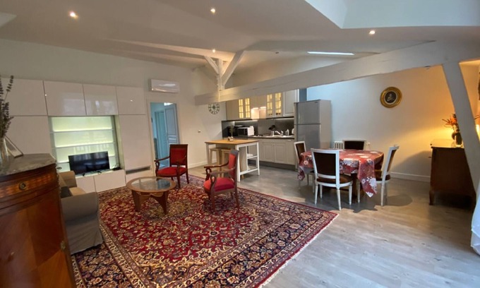 Latresne Casa | Gîte Vignes at Chateau Gassies, a 65 sqm apartment for 2 to 4 people.