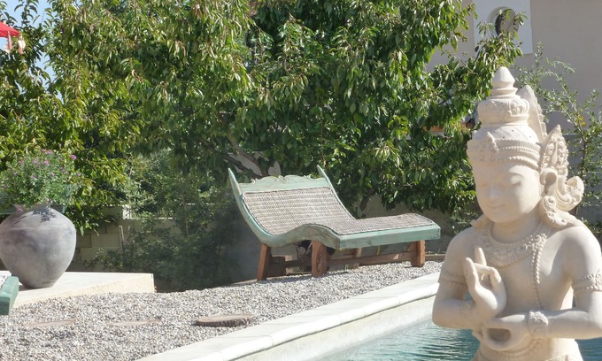 Saint-Julien-de-Peyrolas Casa | Gite with private courtyard not overlooked