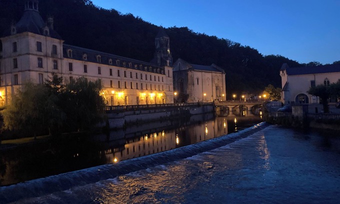 Brantome-en-Perigord Cabaña | Gite with pool access in the heart of Brantome