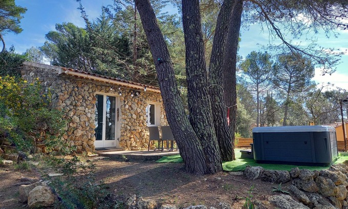 Saint-Antonin-du-Var Otro | Gîte with private Jacuzzi in the heart of Provence Côte d'Azur