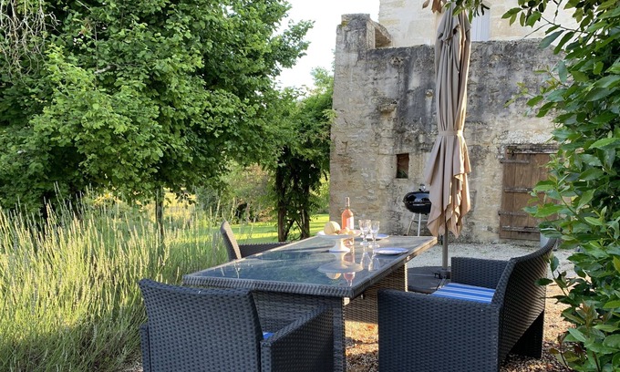 Benest Cabaña | Casa rural con jardín privado y preciosas vistas en un entorno tranquilo