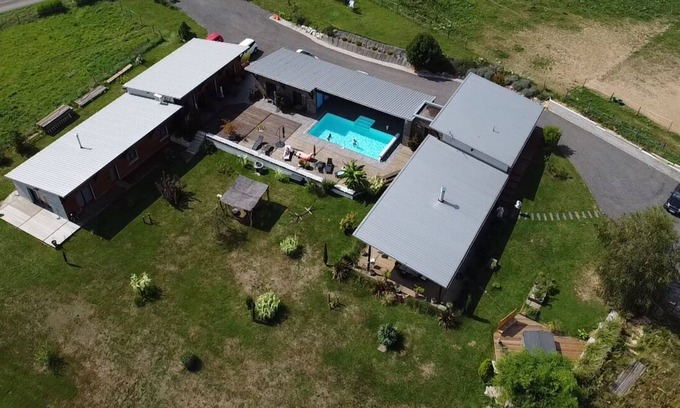 Dampierre Cabaña | GÎTES 23M2 con terraza, acceso a la piscina y sauna