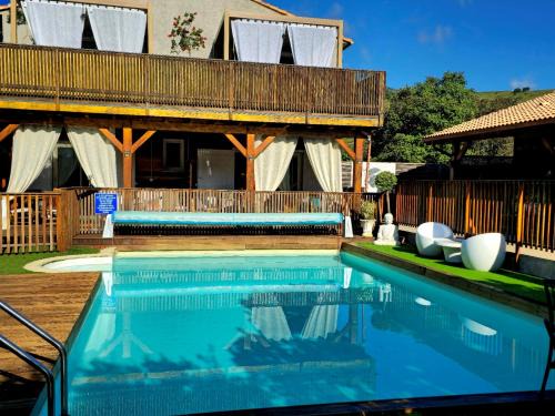 Omessa Cama Y Desayuno | GITES O FIL DE L'EAU piscine spa accès rivière