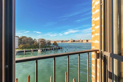 Molina Apartamento | Giudecca Elegant APT with Stunning Lagoon View!