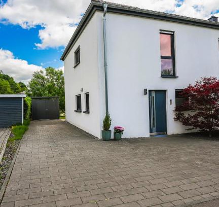 Fohren Casa | Glückshälfte - Moderne Haushälfte mit XXL-Parkplatz, Bike-Storage & Garten nahe Trier