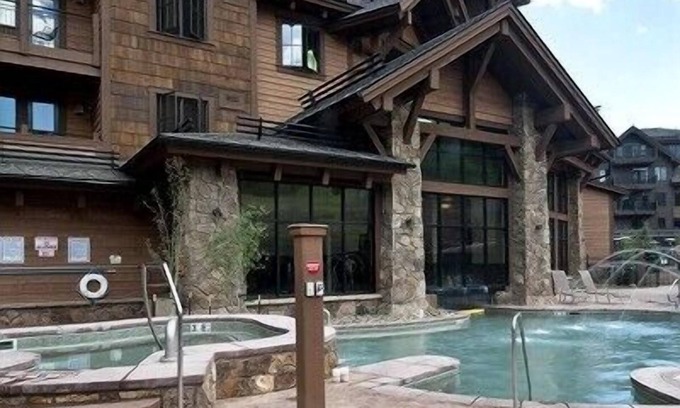 Breckenridge Cabina | GL7 - Gran habitación principal de una habitación, 900 pies, ¡no es una habitación cerrada (suite)!